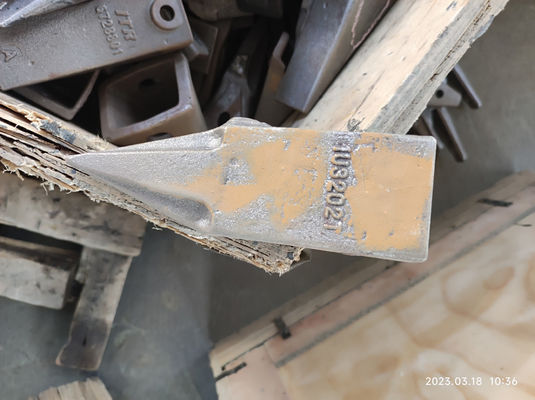 TIG  J200 Small Excavator Twin Tiger Tooth 1U3202 1U3202T 1U3202WT For J200